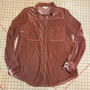 Umgee USA Velvet Button-Up Shirt in Rose Quartz (Mauve), size M